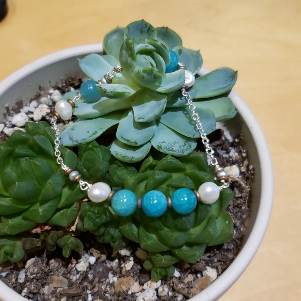 Hand crafted pearl and dragon vein agate bracelet